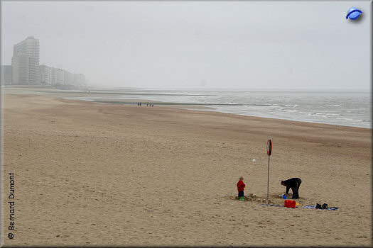 Oostende : the beach and the North Sea