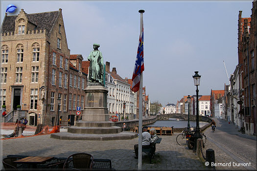 Brugge : statue of painter Jan van Eyck