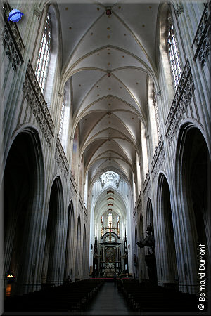 Antwerpen : inside the cathedral