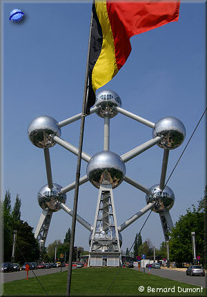 Brussels : the Atomium (102 m high)
