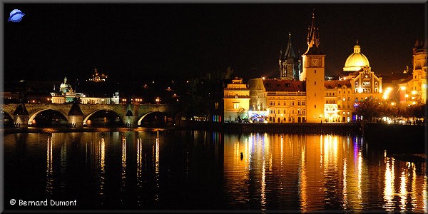 Prague : Charles Bridge (Karluv most) and the Old Town (Staré Mesto)