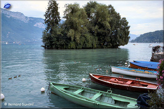 Annecy, small boats on the lake