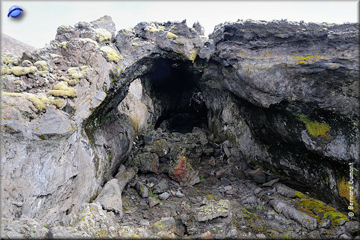 (Vestmannaeyjar) Lava tube in Heimaey Island