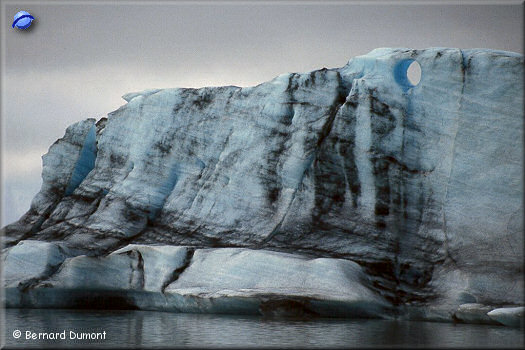 Jökulsárlón, holey iceberg