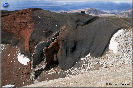 Tongariro park, "Red crater"