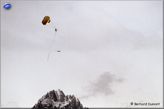 Queenstown, "parabungy" (bungy jump from a parachute)