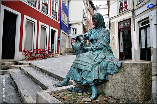 Coimbra, statue in the historical district