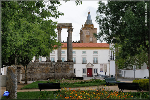 Évora, roman temple and steeple of the cathedral