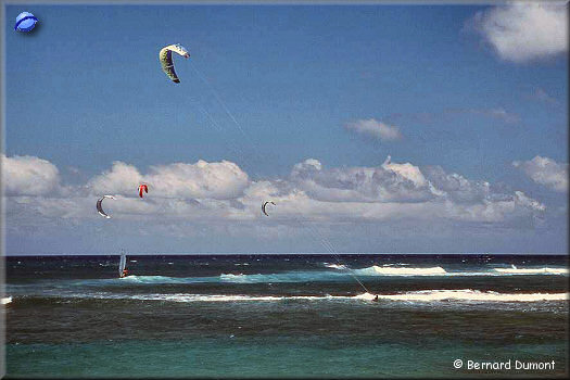 (O'ahu) Kite-surfing