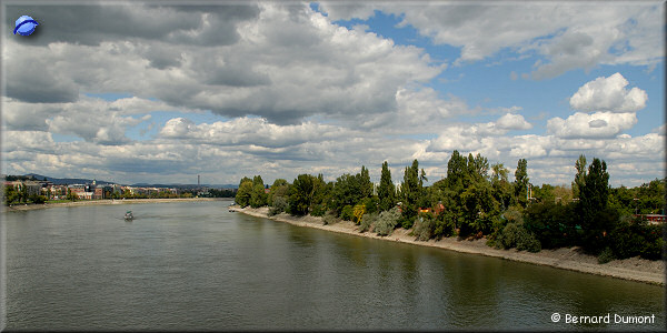 Budapest : Margaret Island (Margit-sziget) on the Danube