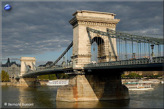 Budapest : Széchenyi Chain Bridge (Széchenyi Lánchíd), completed in 1849