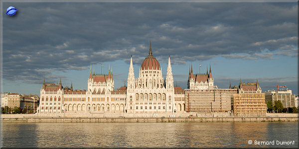 Budapest : the Hungarian Parliament Building
