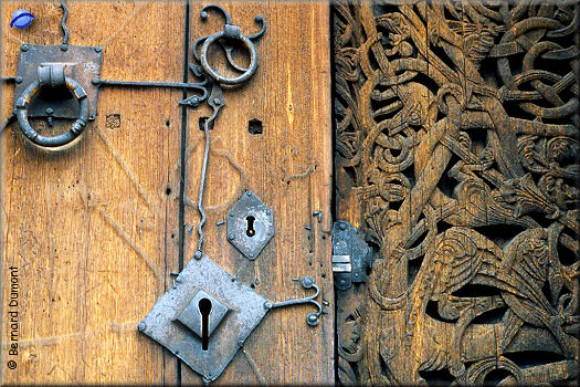Stave church (lock detail)