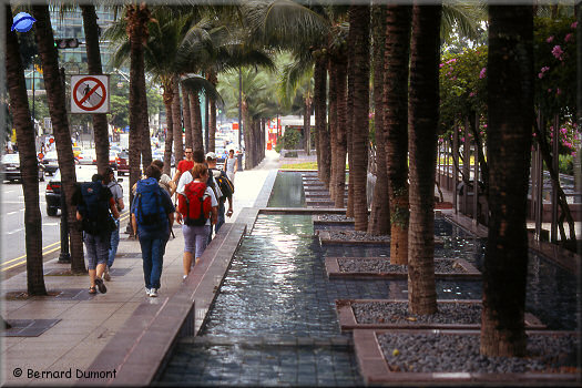 Singapour : trottoirs ombragés