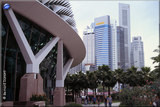 Singapour : devant l'opéra