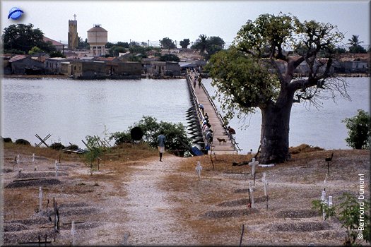 Village of Joal (in the background) and cemetery of Fadiouth