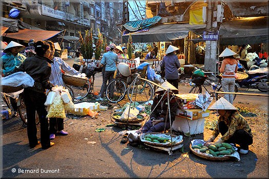 Hanoi, night market in old town