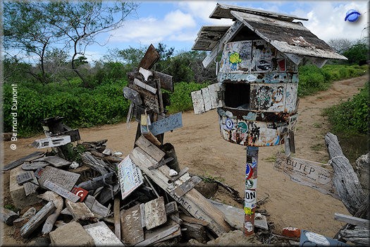 (Floreana, Post Office Bay) The post office